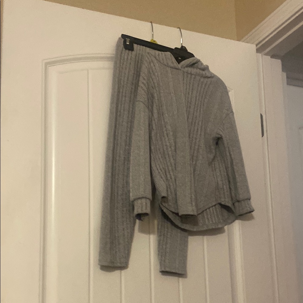 GAP Gray Knit Sweater with Classic Pattern